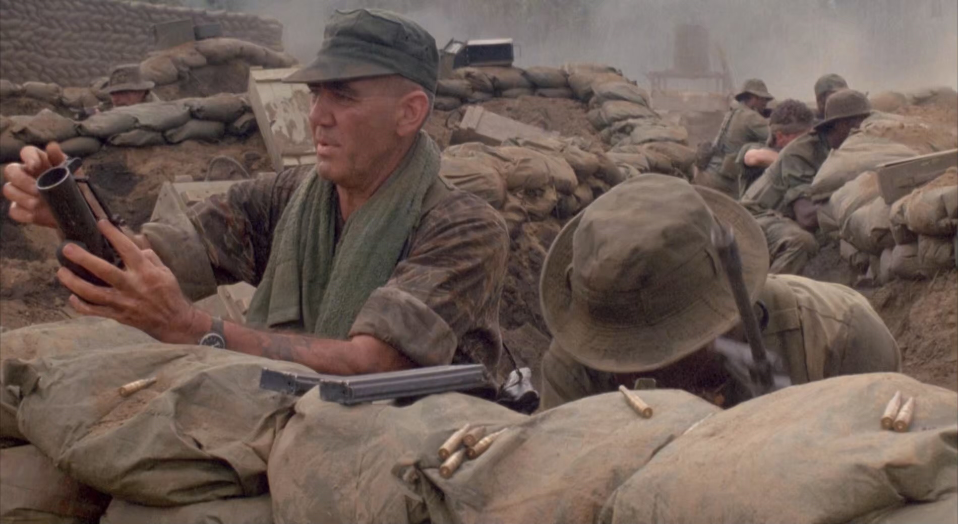 攻陷葛兰高地Seige.of.Firebase.Gloria.1989.1080p.BluRay.x265.hclg.mkv_20250306_16.jpg