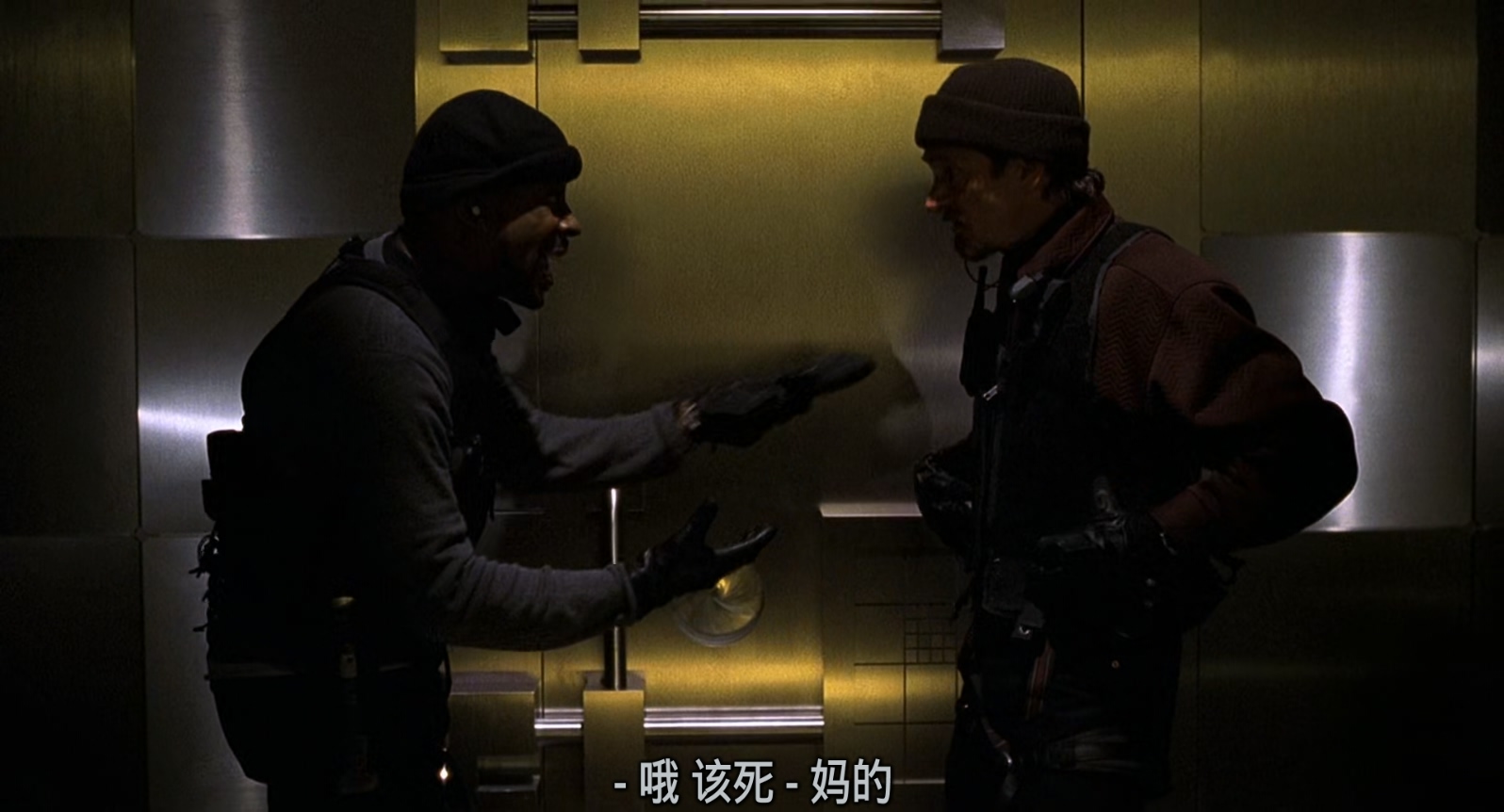 笨贼妙探.Blue.Streak.1999.1080p.BluRay.x265.2audio-RARBG特效字幕.mkv_20250321_09.jpg