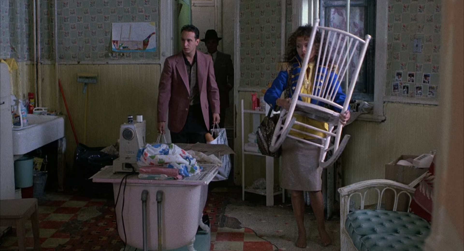 嫁入黑帮.Married.to.the.Mob.1988.1080p.BluRay.x265.国英双语无字.mkv_20250417_220.jpg