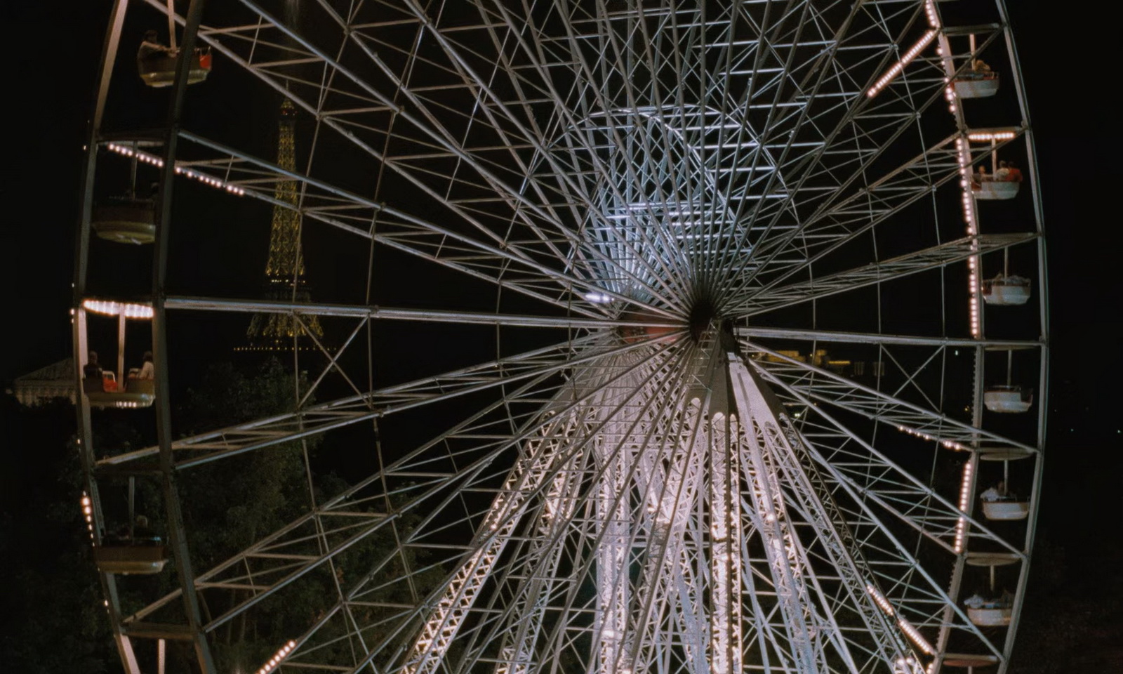The.Lovers.on.the.Bridge.1991.1080p.BluRay.DTS.2.0.x265-10bit-GameHD.mkv_2025051.jpg