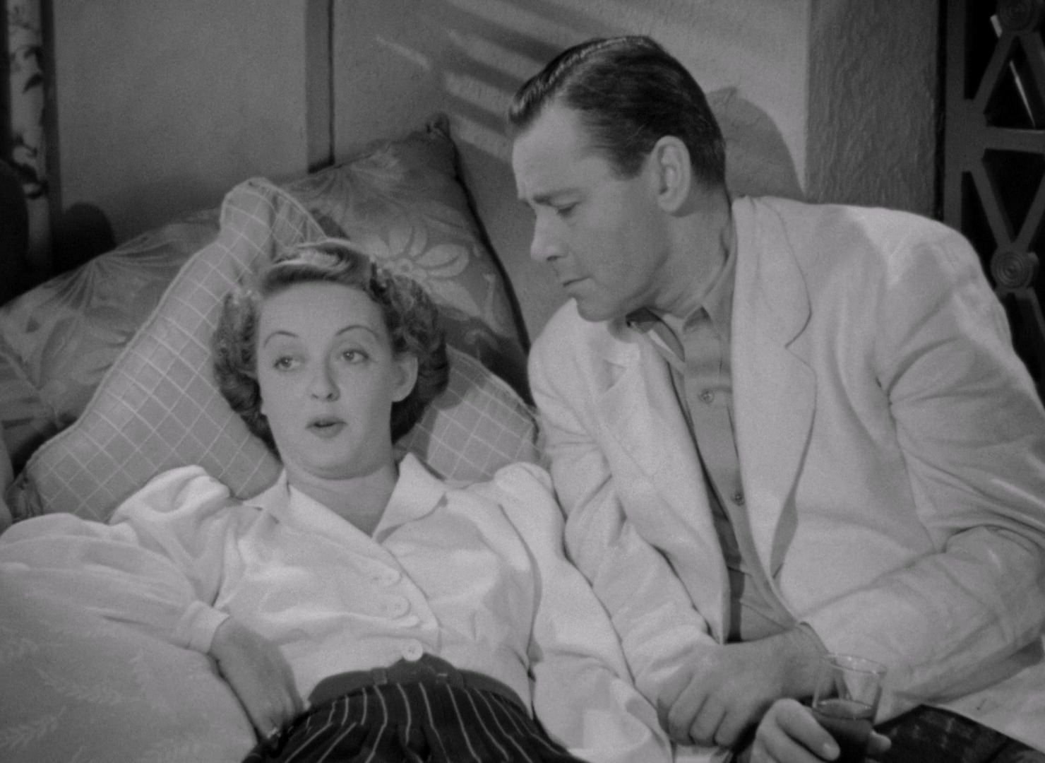 The.Letter.1940.1080p.BluRay.x264.DTS-FGT.mkv_20250518_092052.488.jpg