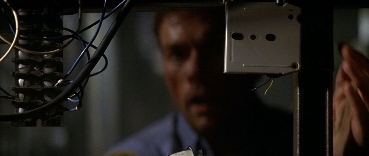 突然死亡1995.mkv_20250519_111917.605.jpg