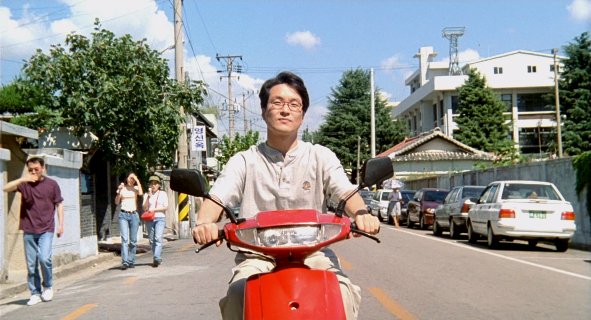 Christmas.in.August.1998.CZ.BluRay.1080p.x265.10bit.DTS-HD.MA.5.1-DreamHD.mkv_20.jpg