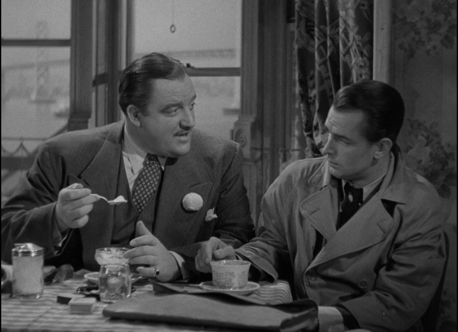 This.Gun.for.Hire.1942.1080p.BluRay.H264.AAC-RARBG-bylh.mkv_20250605_103148.854.jpg
