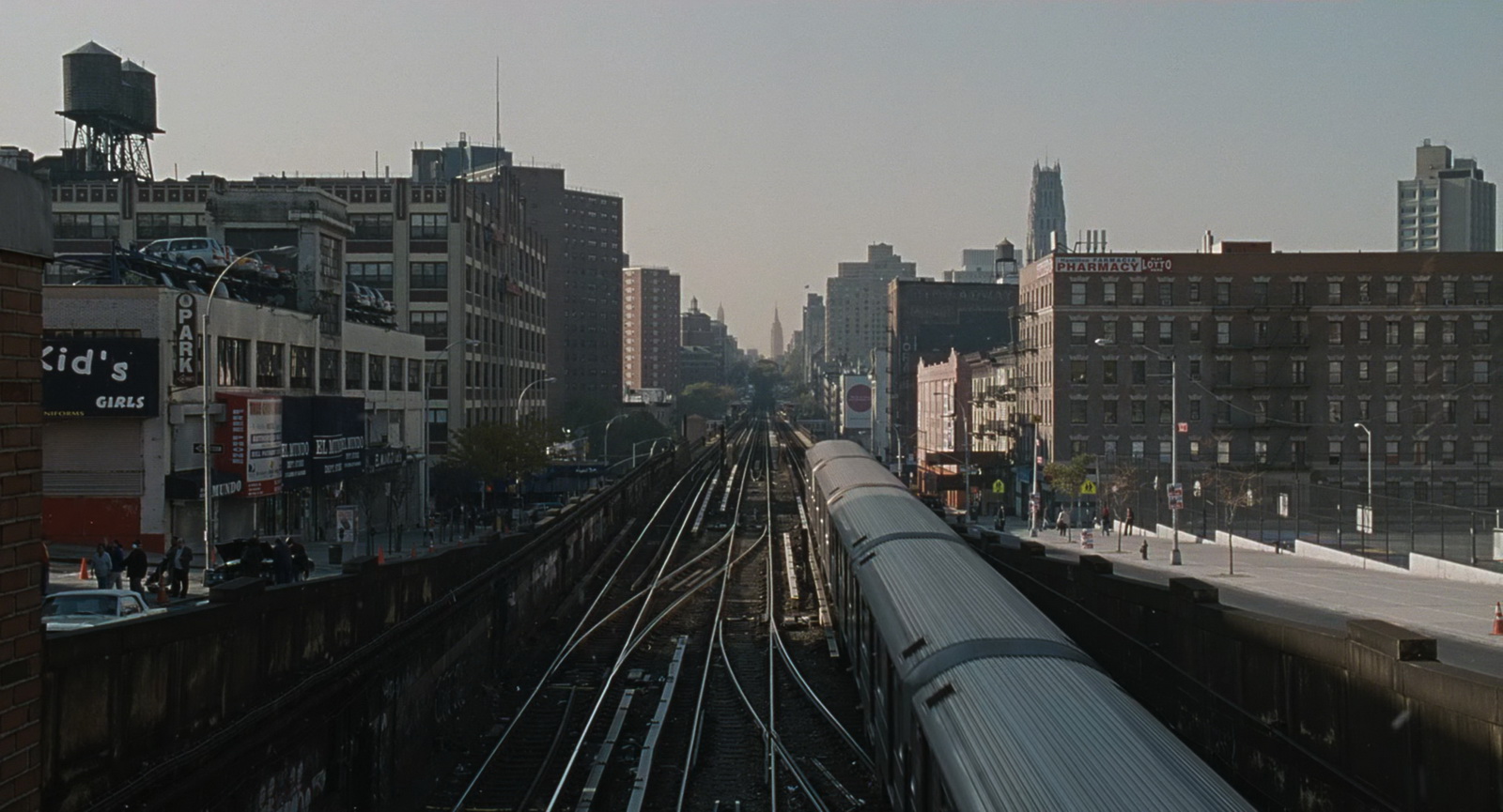 American.Gangster.2007.EXTENDED.2160p.UHD.BluRay.x265.10bit.HDR.DTS-X.7.1-RARBG-.jpg