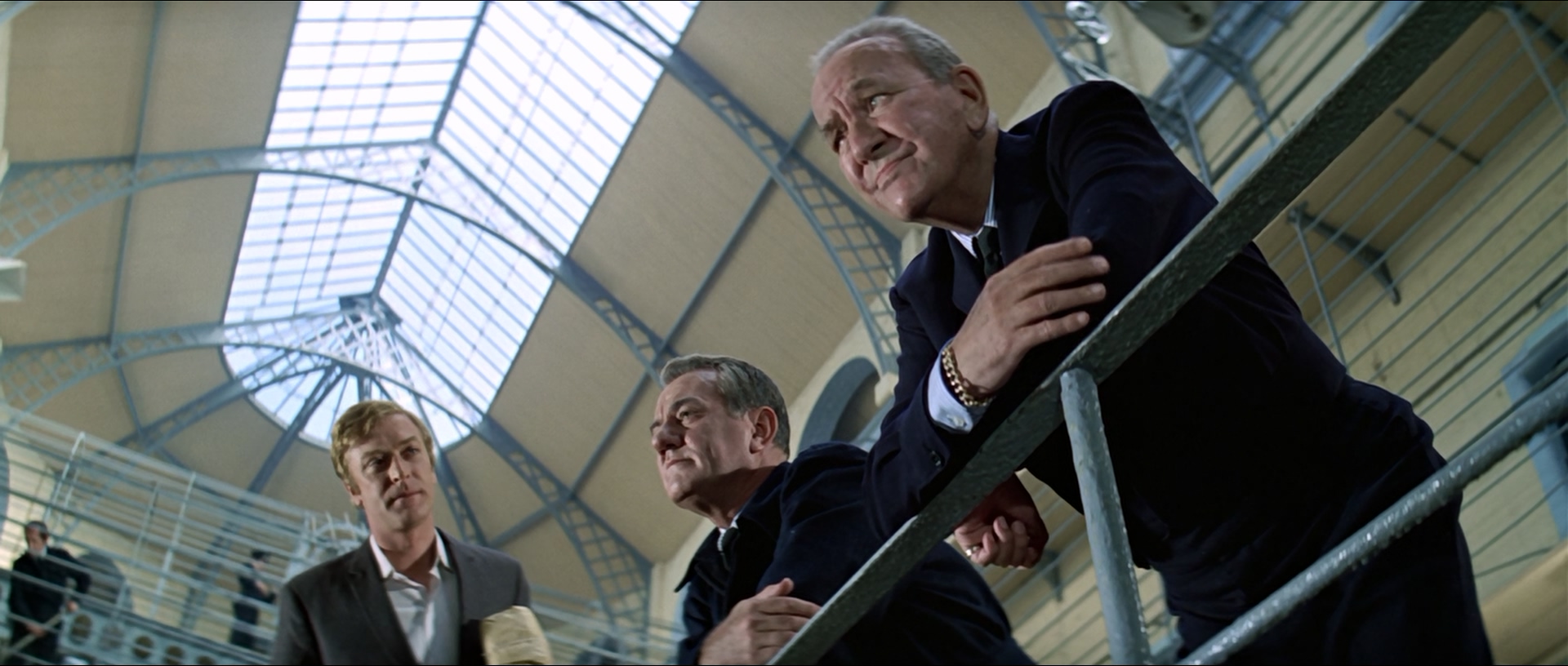 The.Italian.Job.1969.1080p.BluRay.x265.10bit.DTS-QuickIO.mkv_20250612_000114.750.jpg