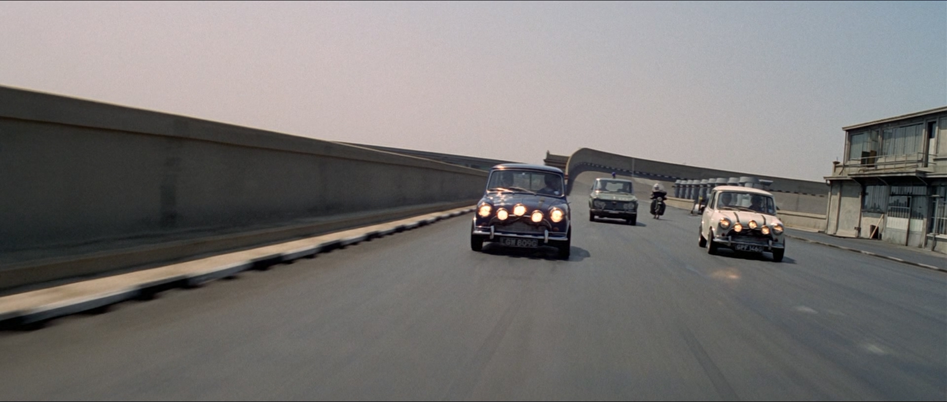 The.Italian.Job.1969.1080p.BluRay.x265.10bit.DTS-QuickIO.mkv_20250612_000613.325.jpg