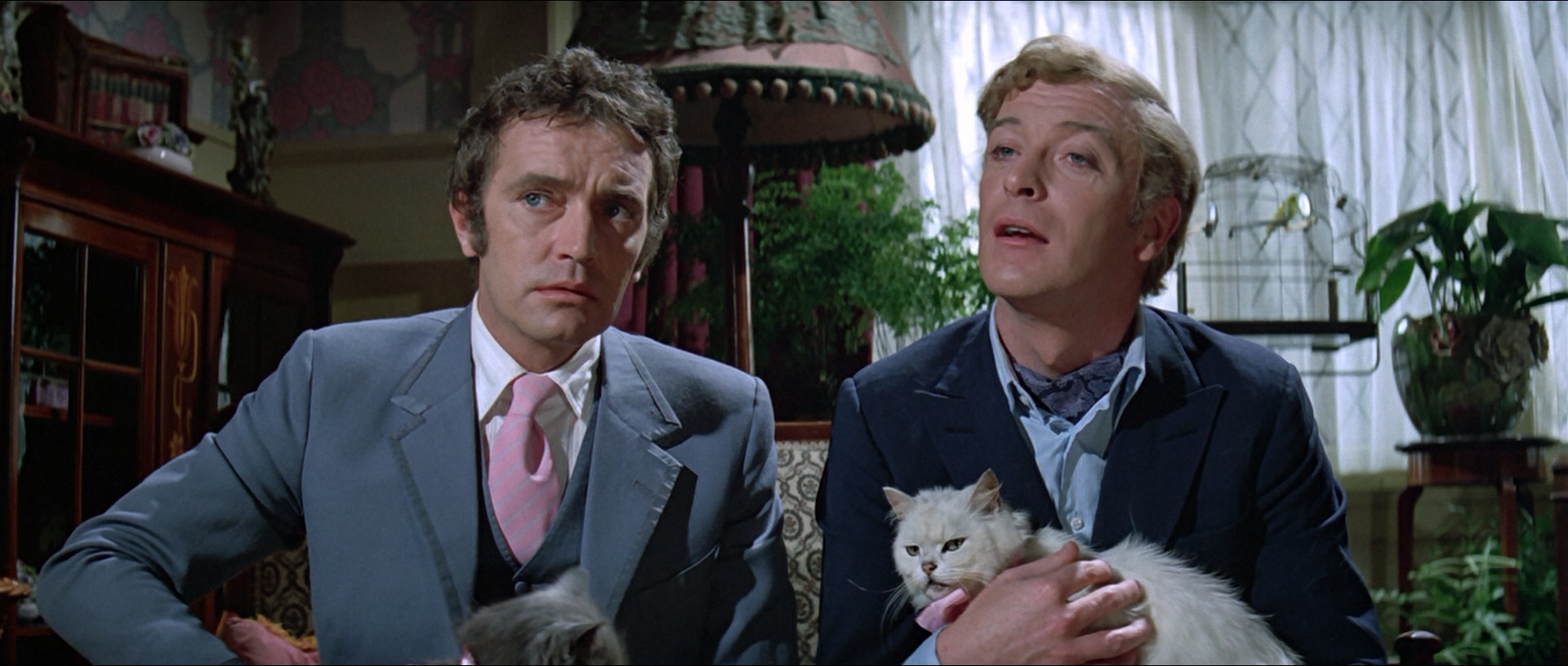 The.Italian.Job.1969.1080p.BluRay.x265.10bit.DTS-QuickIO.mkv_20250612_000704.397.jpg