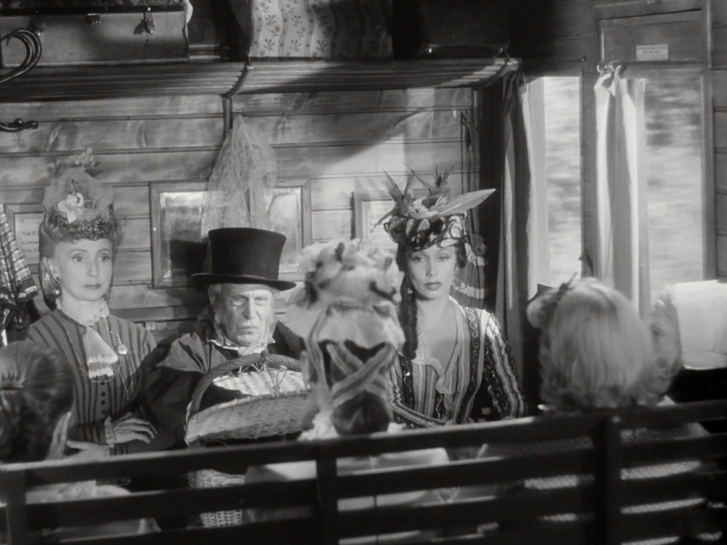 Le.Plaisir.1952.BluRay.1080p.DTS-HD.MA.2.0.x265.10bit-DreamHD.mkv_20250613_160554.425.jpg