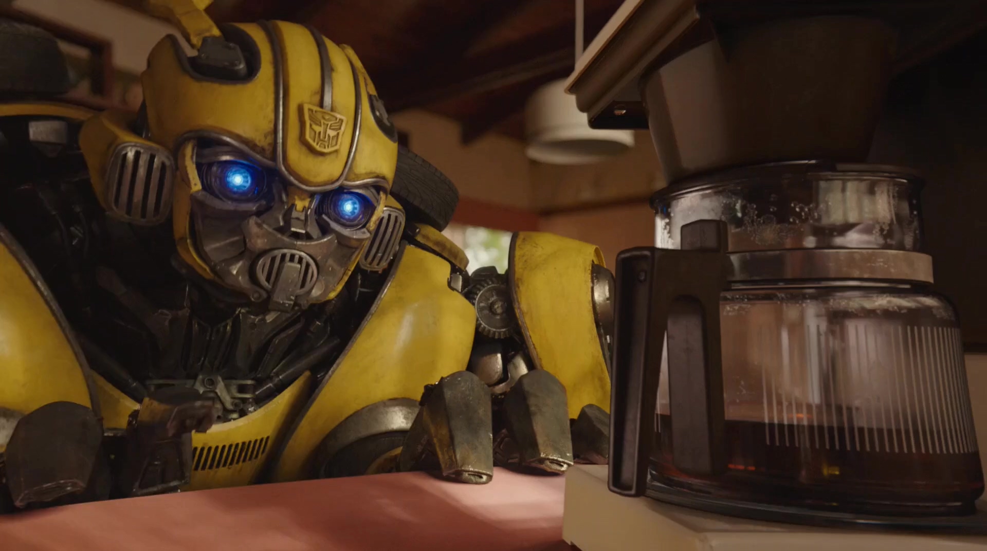 大黄蜂.Bumblebee.2018.2Audio.CNSC.mkv_20250629_201546.084.jpg