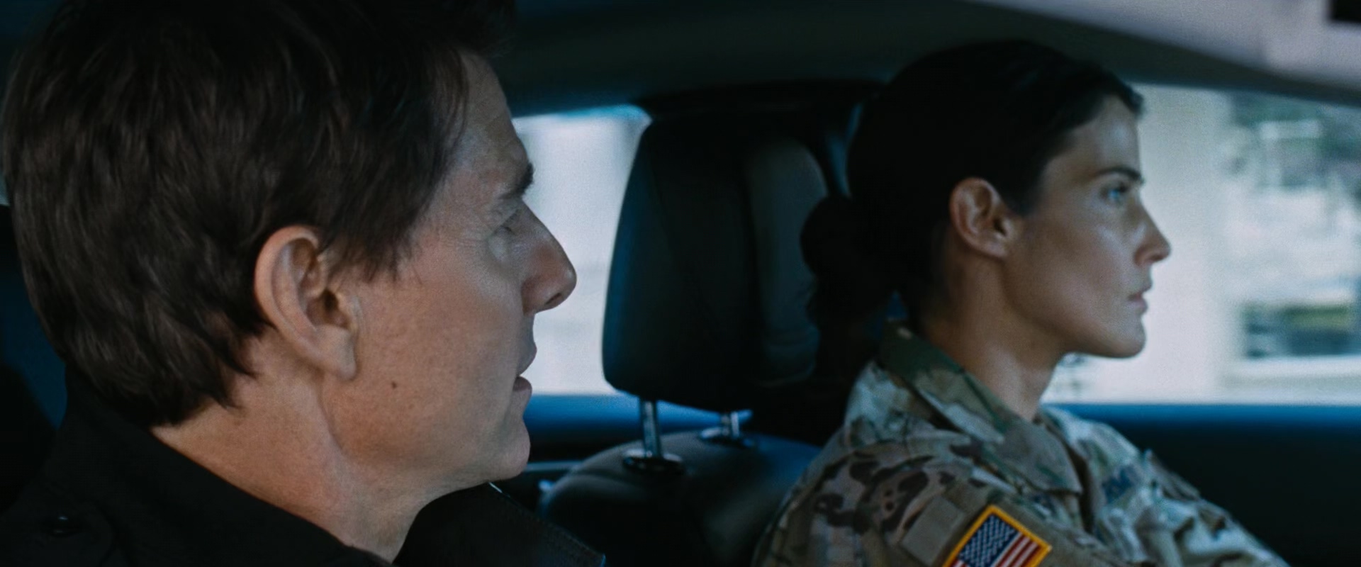 侠探杰克2.Jack.Reacher.Never.Go.Back.2016.2Audio.CN.mkv_20250702_004543.796.jpg