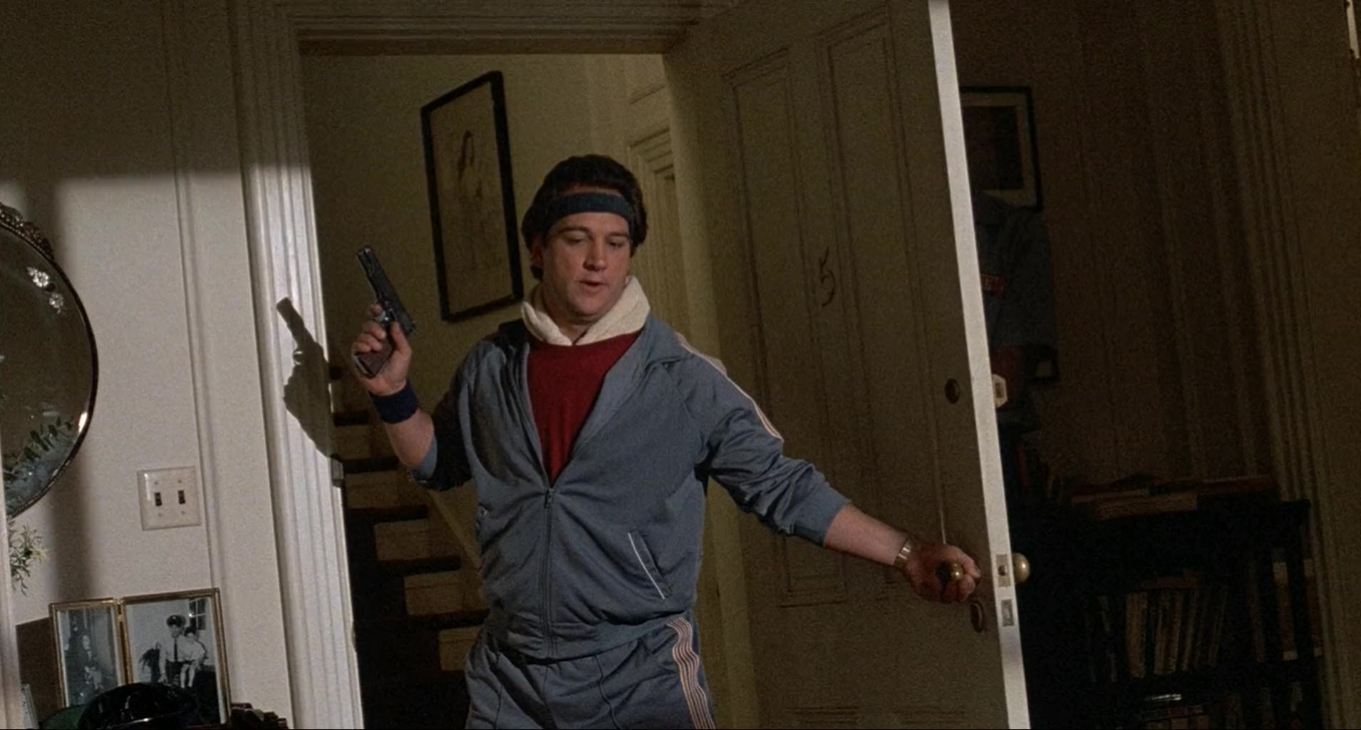 穿一只红鞋的男人.The.Man.With.One.Red.Shoe.1985.CN.mkv_20250704_200149.421.jpg
