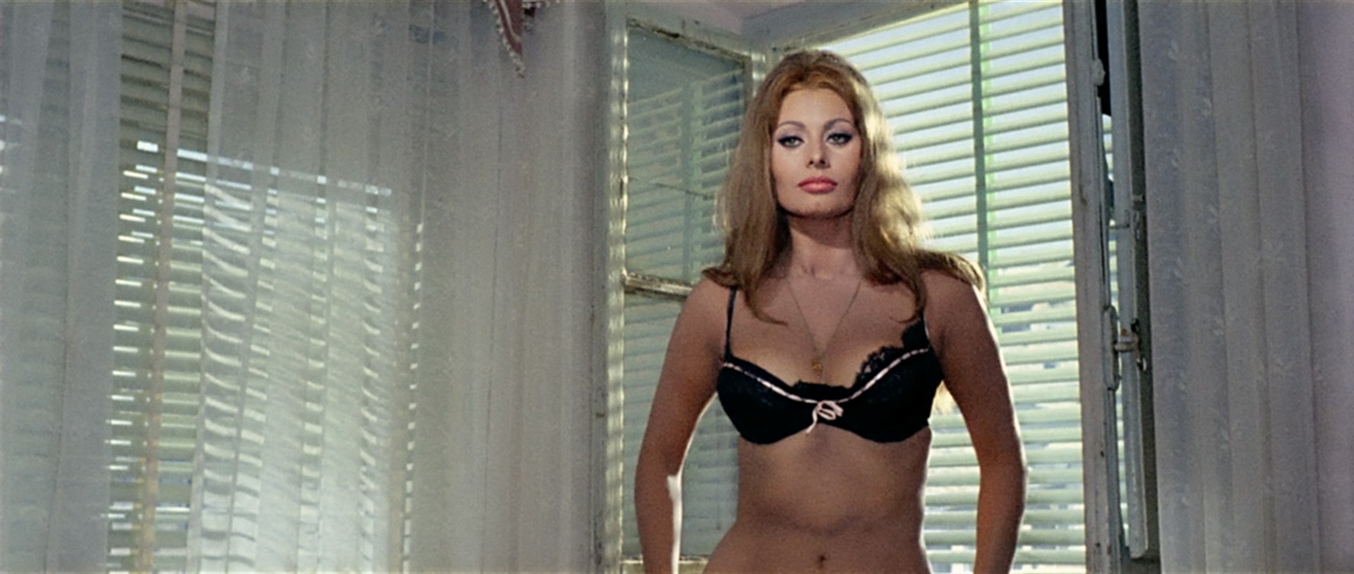 Yesterday.Today.and.Tomorrow.1963.BluRay.1080p.TrueHD.1.0.x265.10bit-ALT.mkv_202.jpg