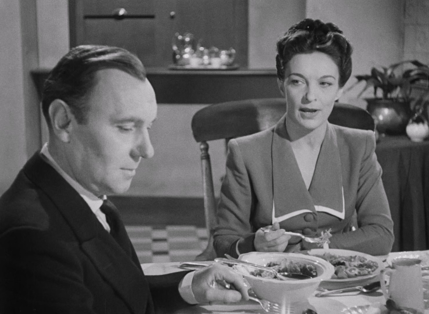 The.Fallen.Idol.1948.1080p.BluRay.x265.10bit.FLAC.2.0-QuickIO.mkv_20250705_093517.560.jpg