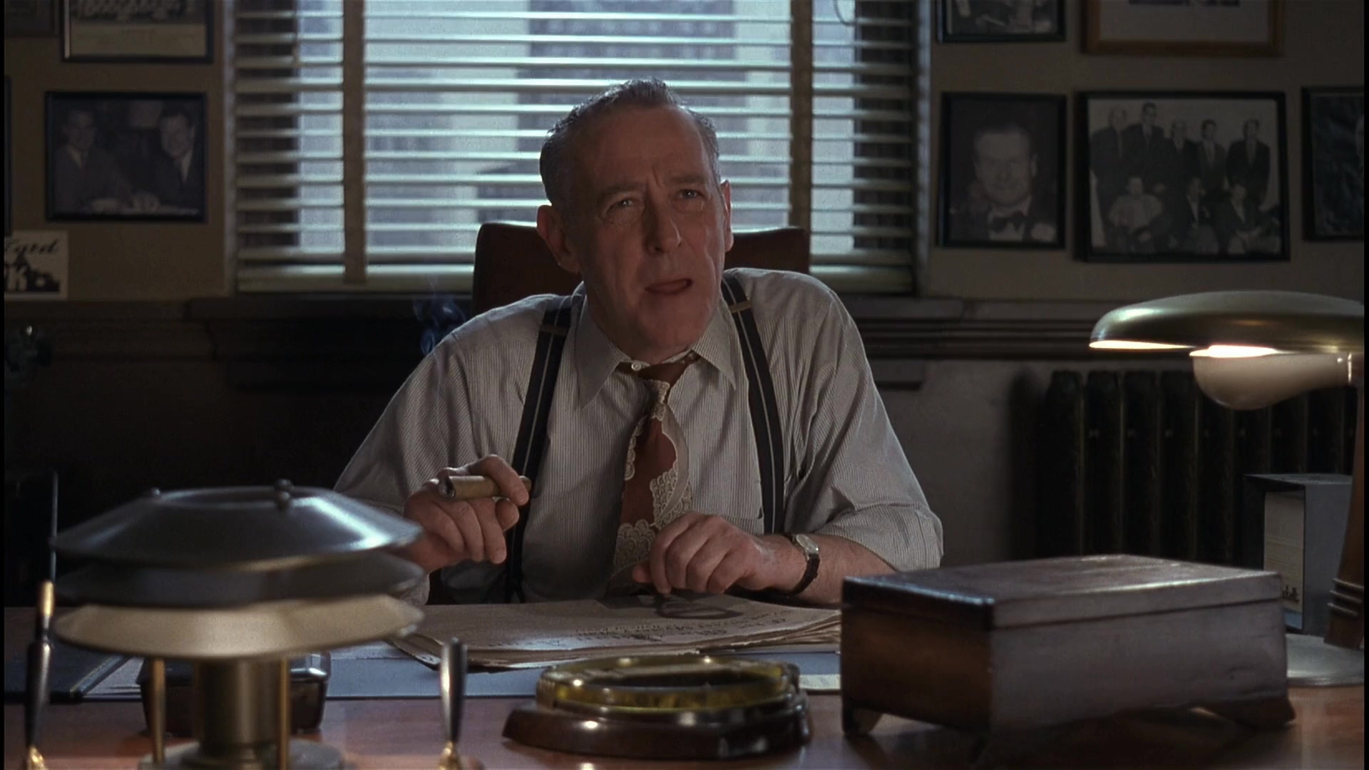 影子大亨.The.Hudsucker.Proxy.1994.CN.mkv_20250708_123159.158.jpg