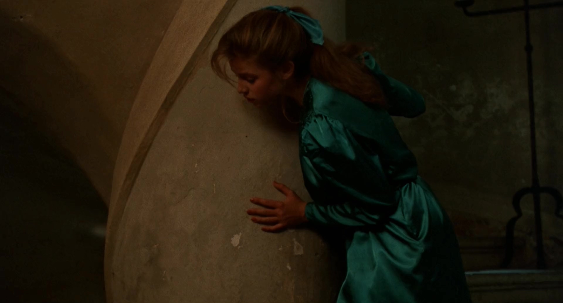 鬼屋穿梭人.Spellcaster.1988.CN.mkv_20250712_152916.193.jpg