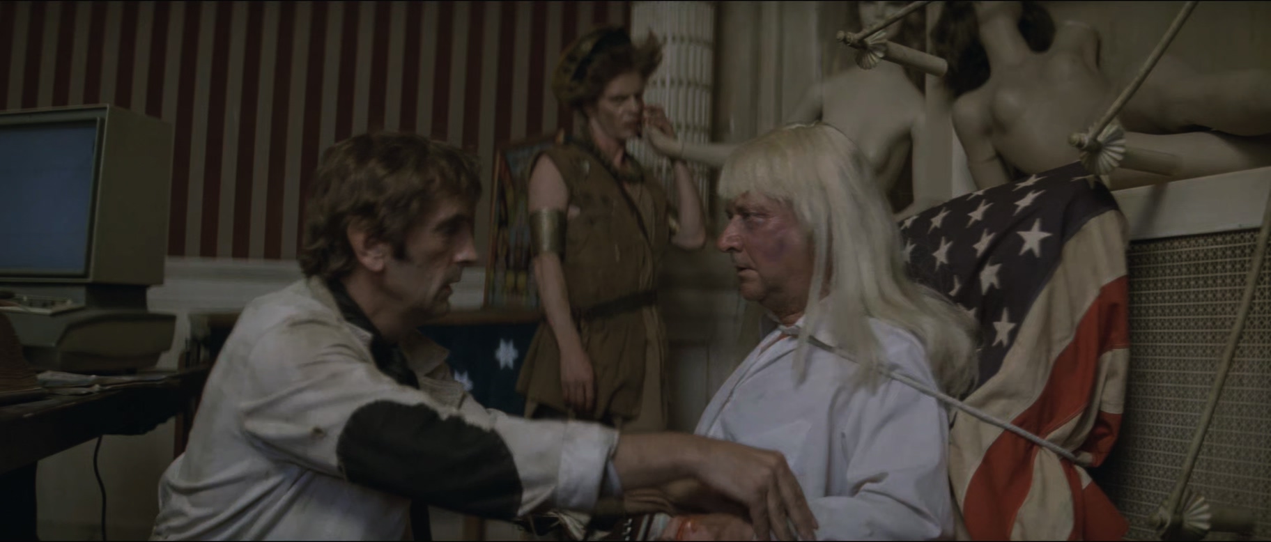 【纽约大逃亡】Escape.from.New.York.1981.BluRay.2160p.x265.国英双语.mkv_20250723_.jpg
