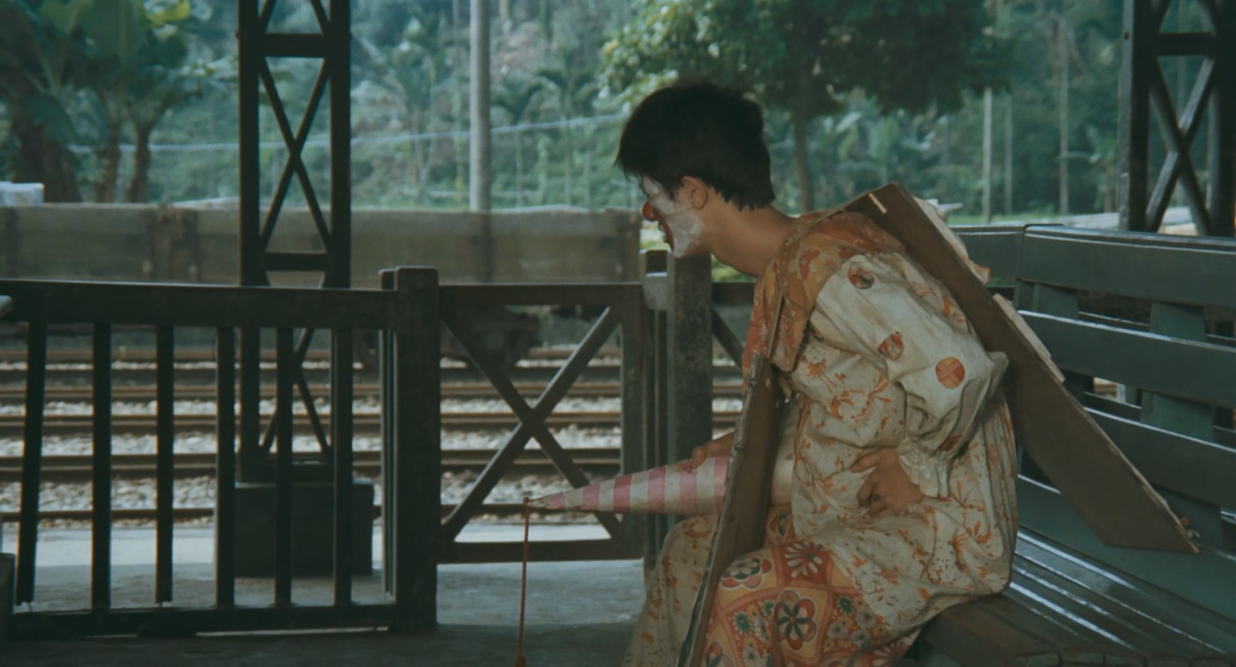 儿子的大玩偶.The.Sandwich.Man.1983.CHINESE.1080p.BluRay.x265-VXT.mkv_20250723_10.jpg