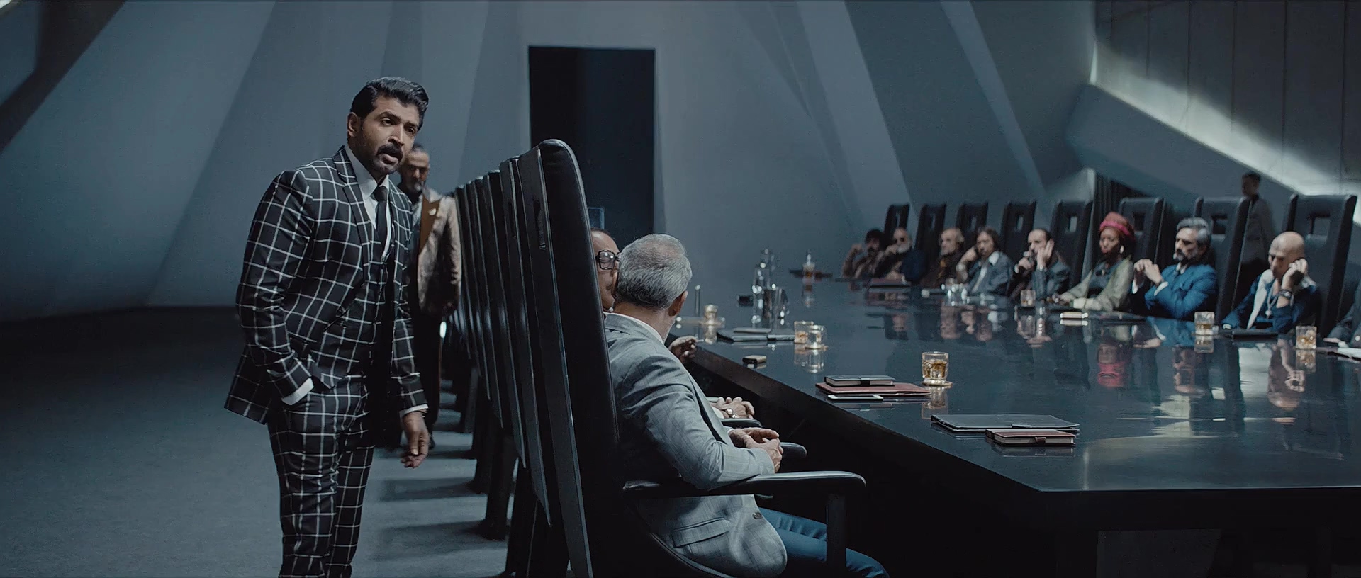 萨霍.Saaho.2019.CN.mkv_20250729_093948.056.jpg