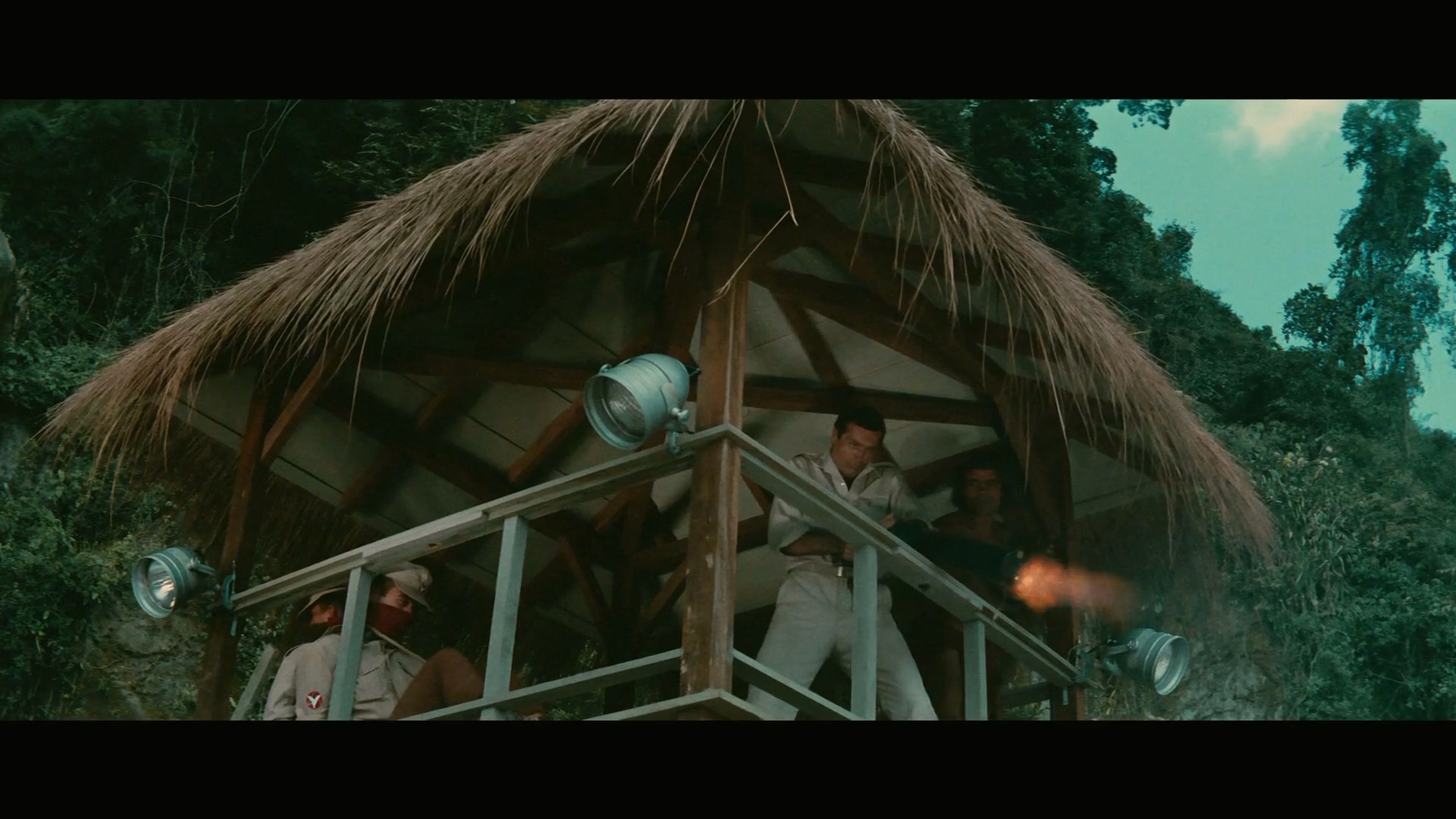 1965.OSS117之杀手任务(103分钟).1080P.法语中字.mkv_20250730_235418.085.jpg