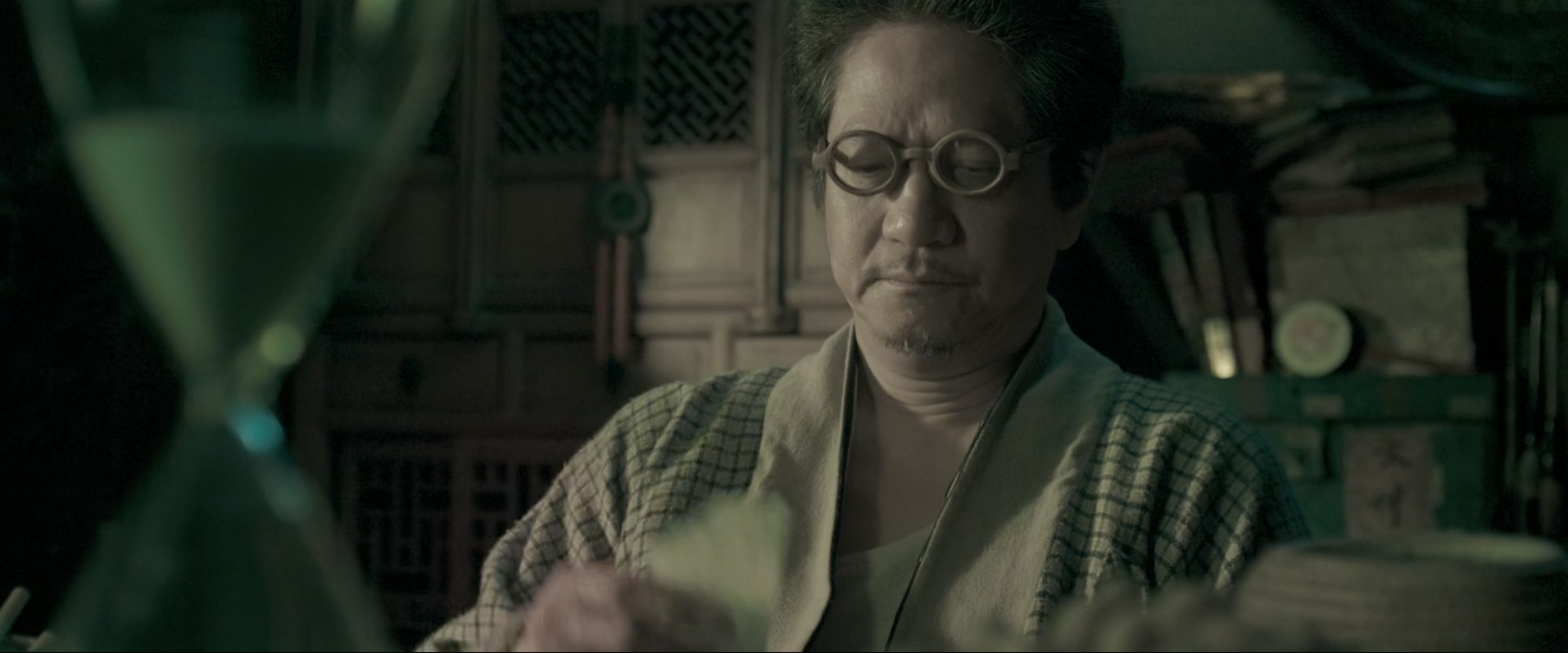 僵尸.Rigor.Mortis.2013.CHINESE.1080p.BluRay.x265.2audio-VXT.mkv_20250731_105118.868.jpg