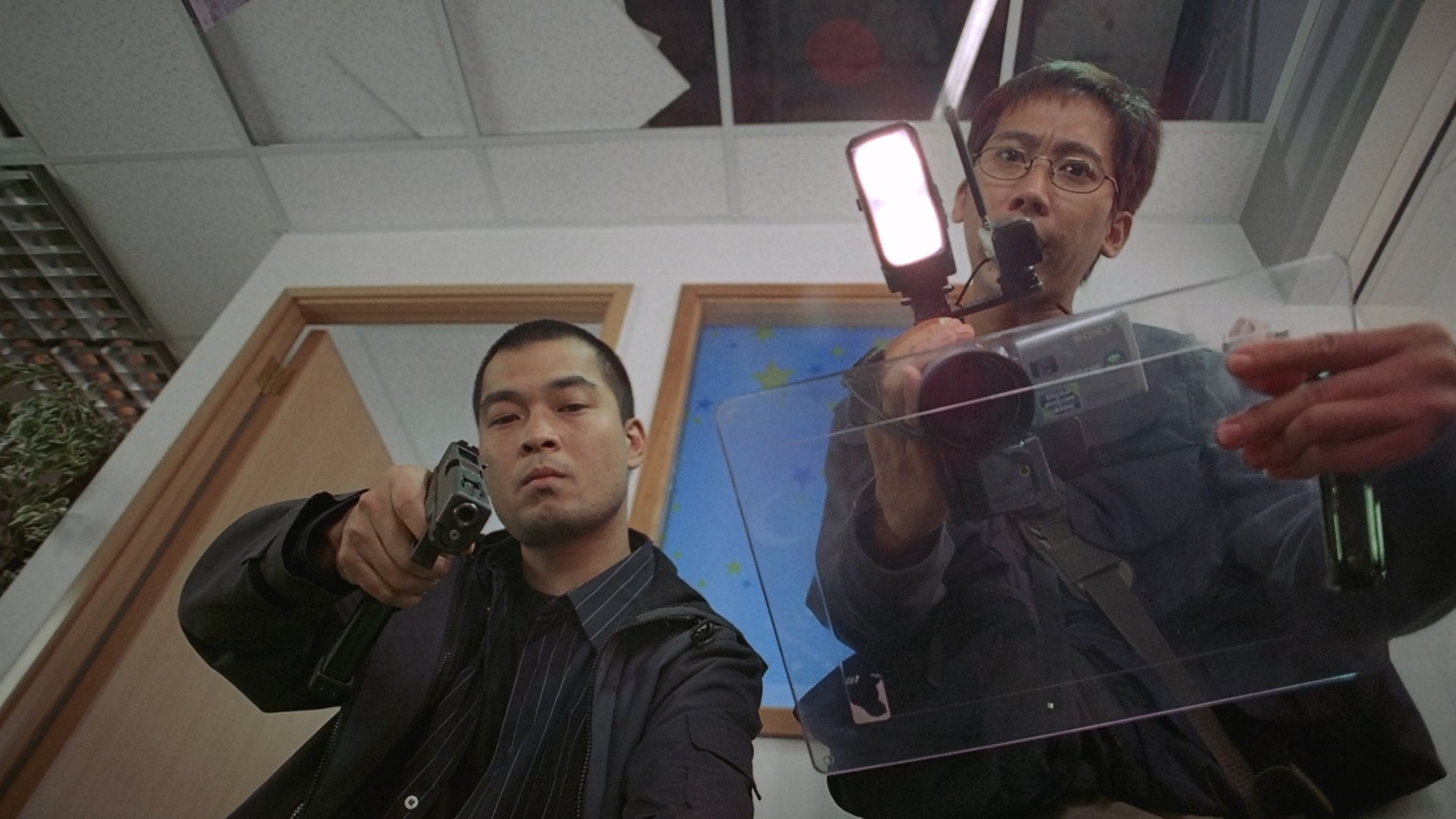 You.Shoot.I.Shoot.2001.BluRay.1080p.2Audio.DTS-HD.MA.5.1.x265.10bit-10011@BBQDDQ.jpg