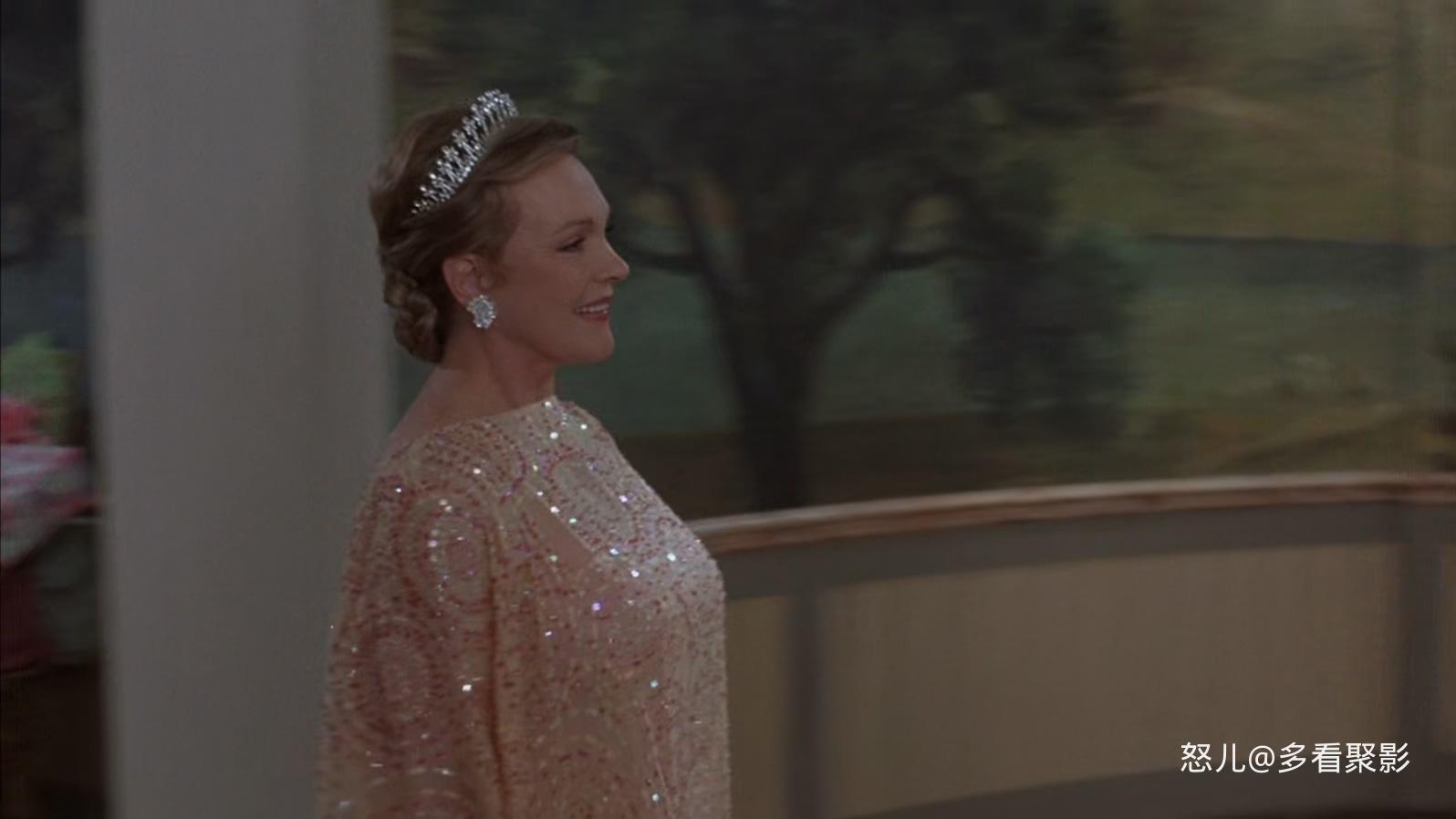 公主日记2.The.Princess.Diaries.2.Royal.Engagement.2004.1080p.BluRay.x265.2audio-.jpg