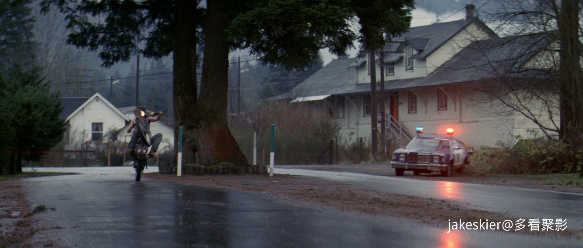1982.第一滴血1(93分钟).1080P.上译华录央视英导特效中字.mkv_20251012_230819.779.jpg