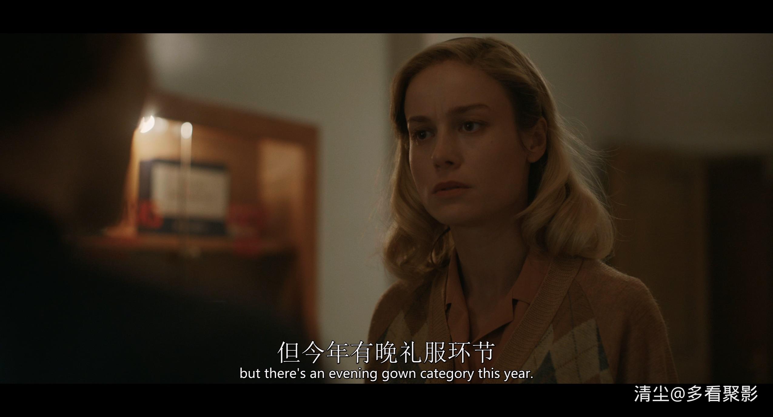 Lessons.in.Chemistry.S01E01.Little.Miss.Hastings.2160p.ATVP.WEB-DL.DDP5.1.Atmos..jpg