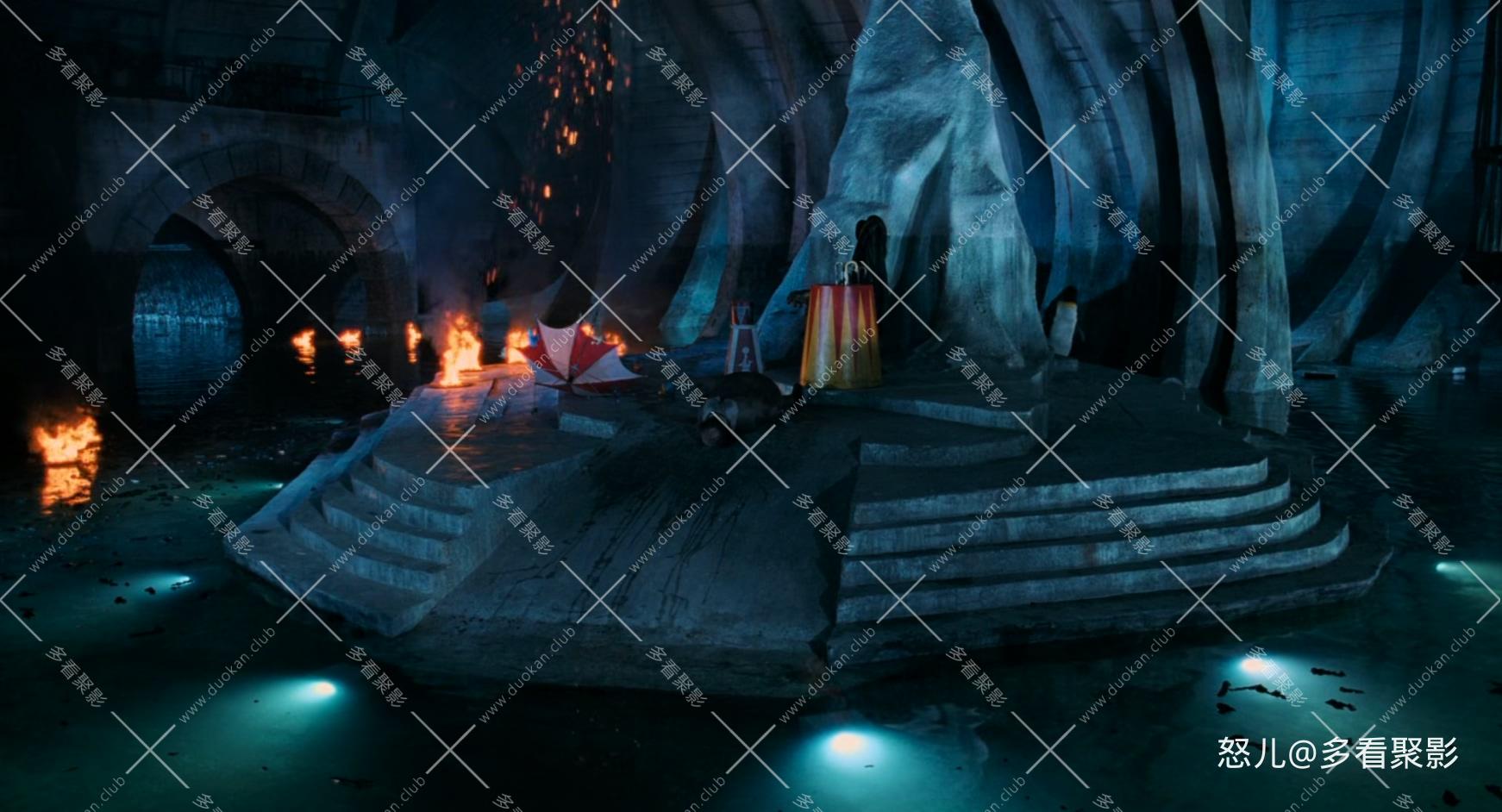 蝙蝠侠归来.Batman.Returns.1992.REMASTERED.1080p.BluRay.x265.2audio-RARBG.mkv_202.jpg