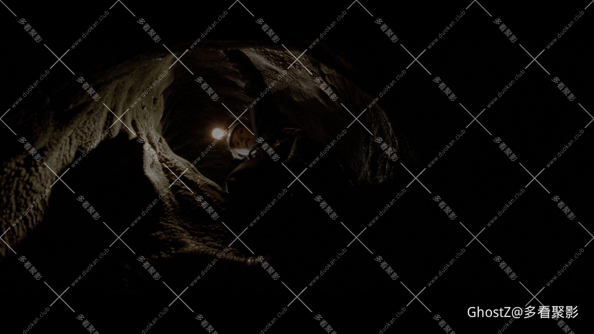 黑暗侵袭 (2005) [tmdb=9392].mkv_002443.567.png
